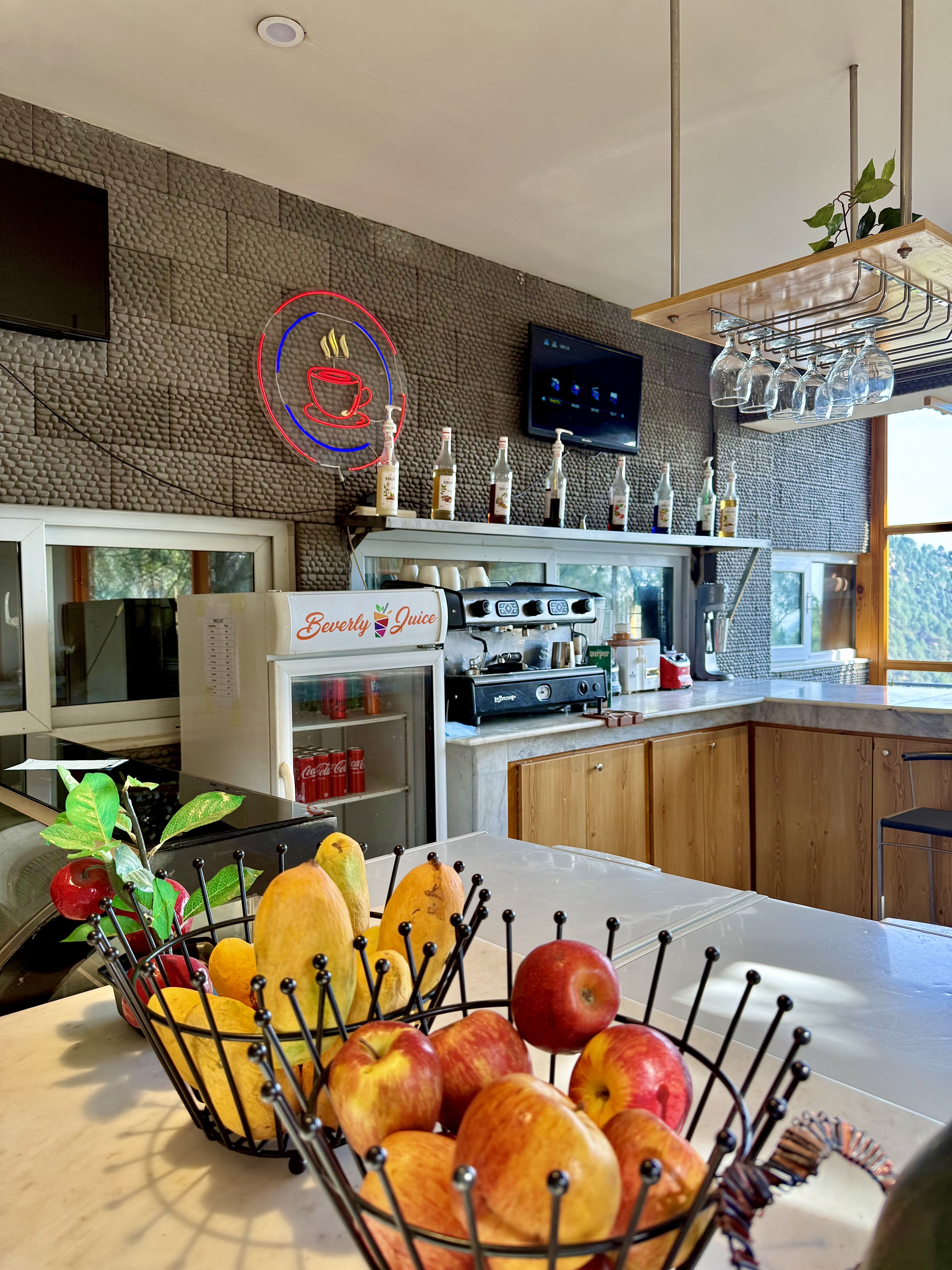 Restaurant & Bar